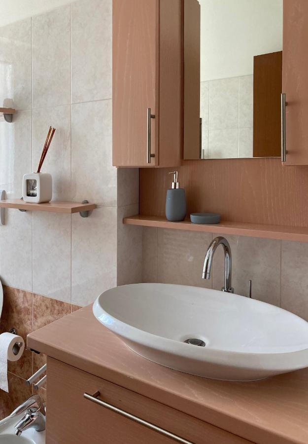 Large Well-Equipped Appartement Near Como Lake Лекко Экстерьер фото