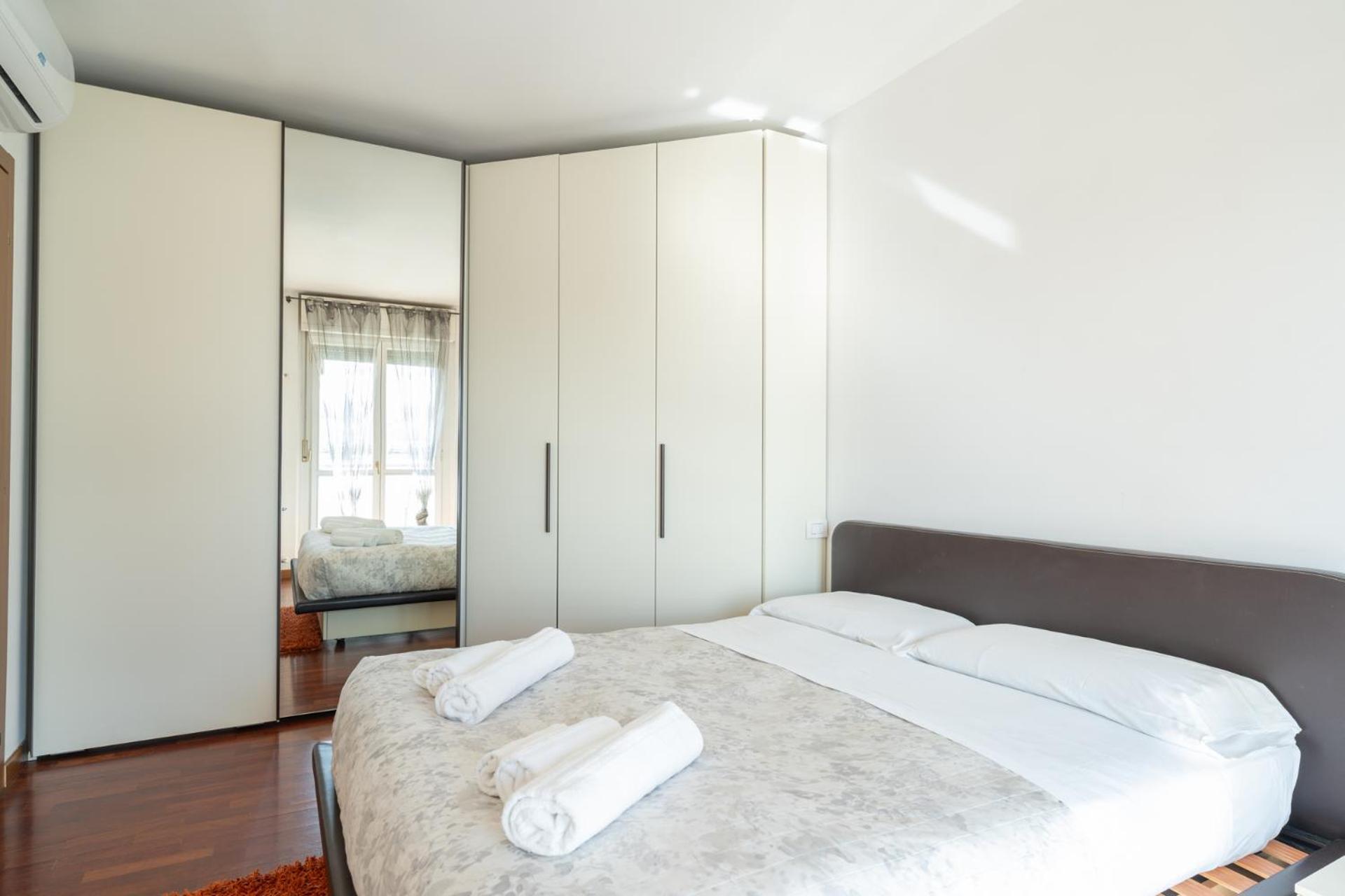 Large Well-Equipped Appartement Near Como Lake Лекко Экстерьер фото