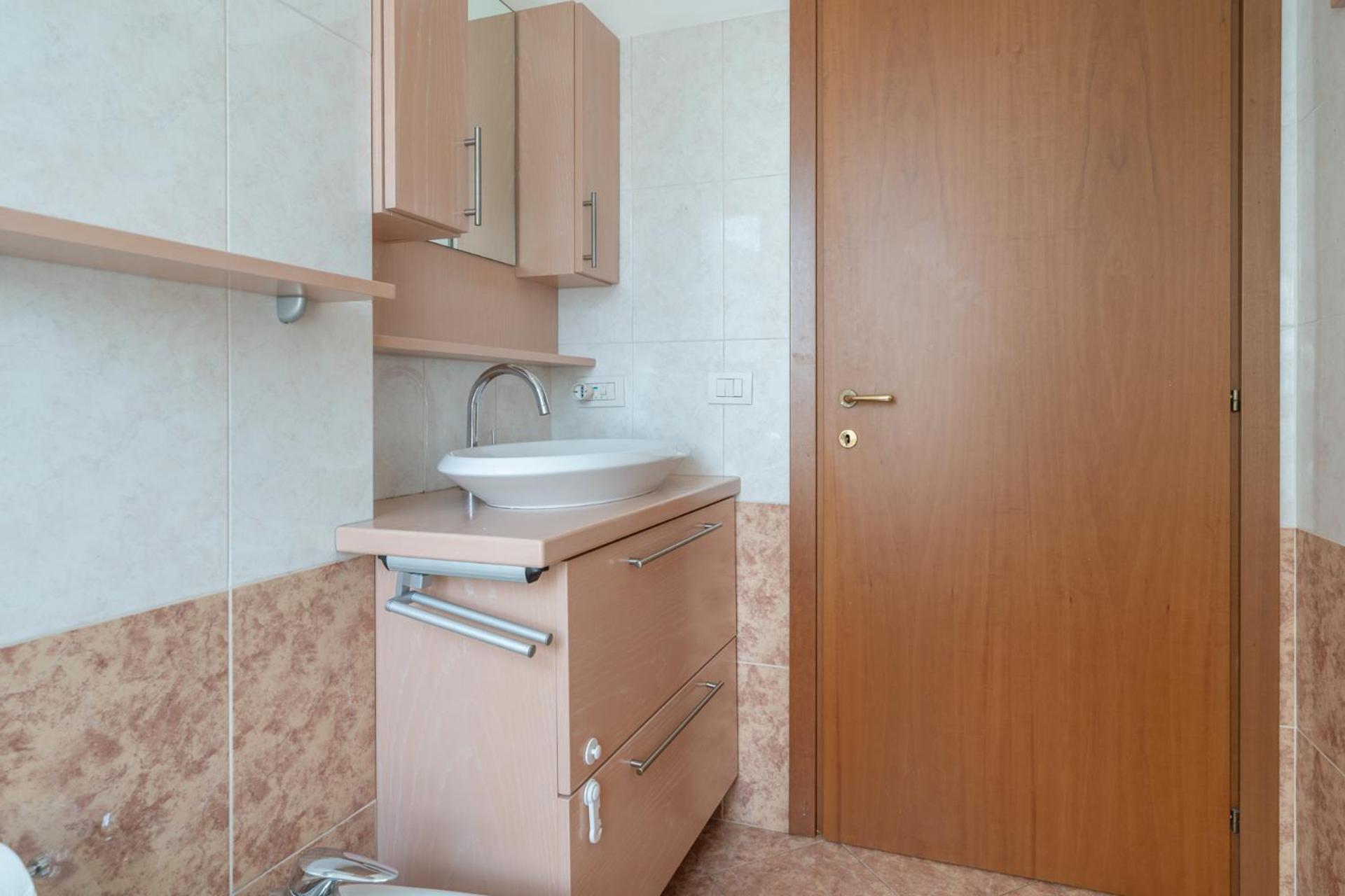 Large Well-Equipped Appartement Near Como Lake Лекко Экстерьер фото