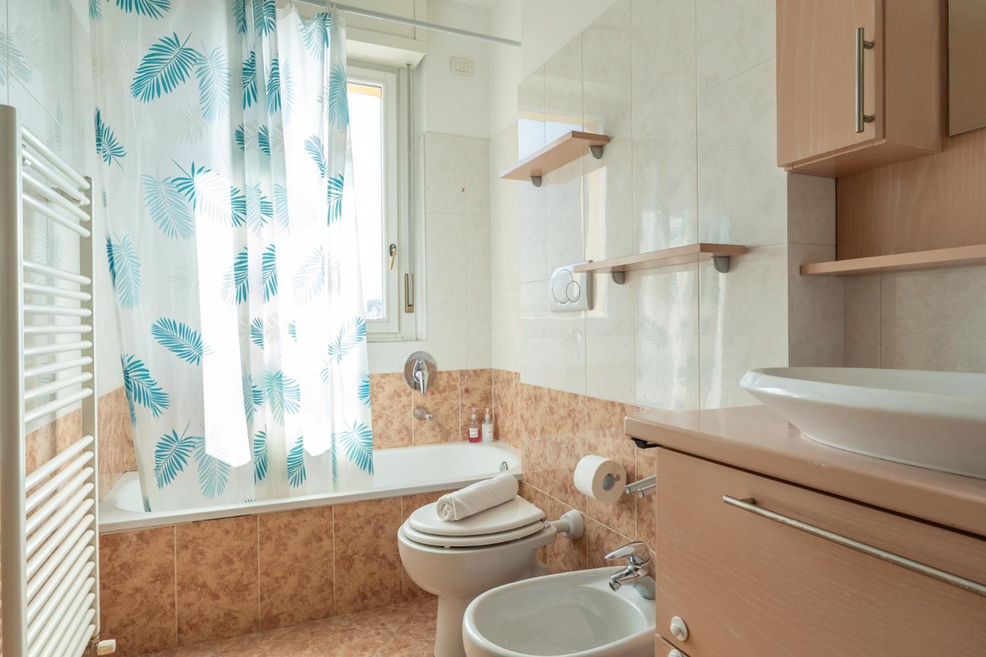 Large Well-Equipped Appartement Near Como Lake Лекко Экстерьер фото