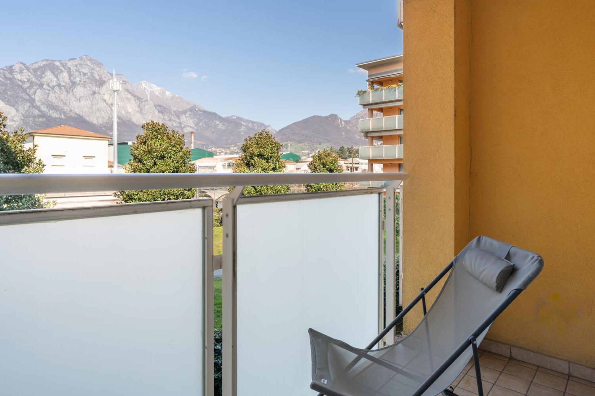 Large Well-Equipped Appartement Near Como Lake Лекко Экстерьер фото