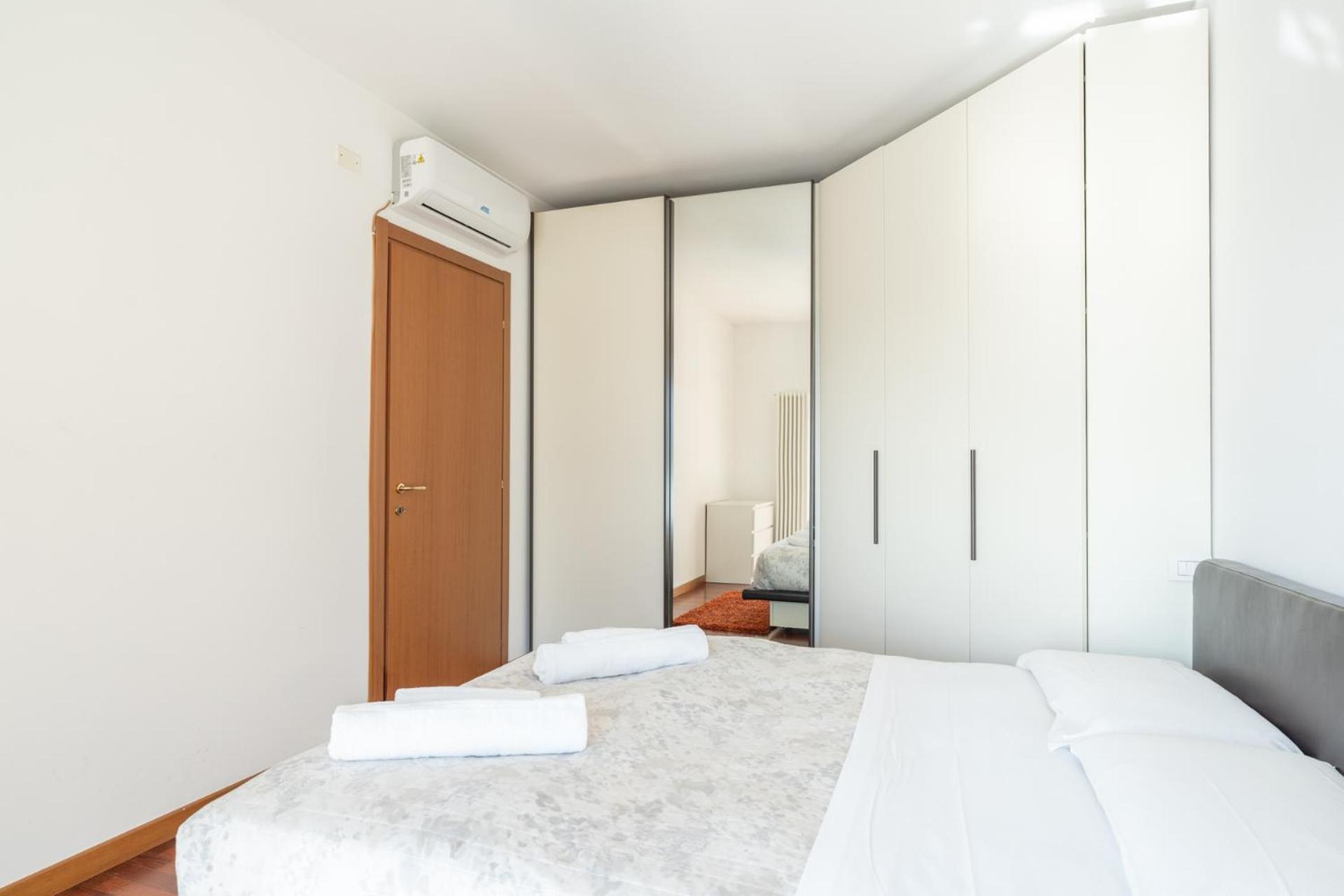 Large Well-Equipped Appartement Near Como Lake Лекко Экстерьер фото